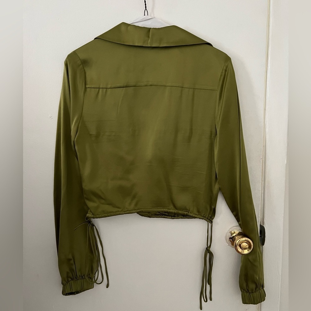 Green 100% Silk Top - Picture 4 of 12